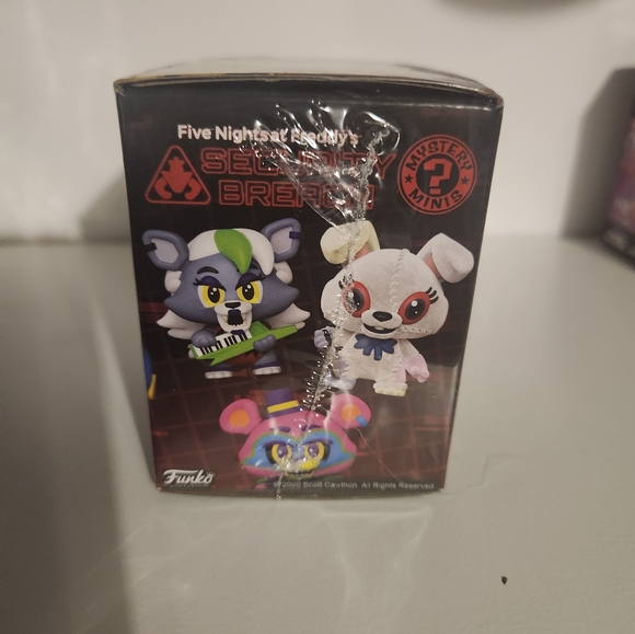 Five Nights at Freddy's Security Breach - Picture 1 of 4